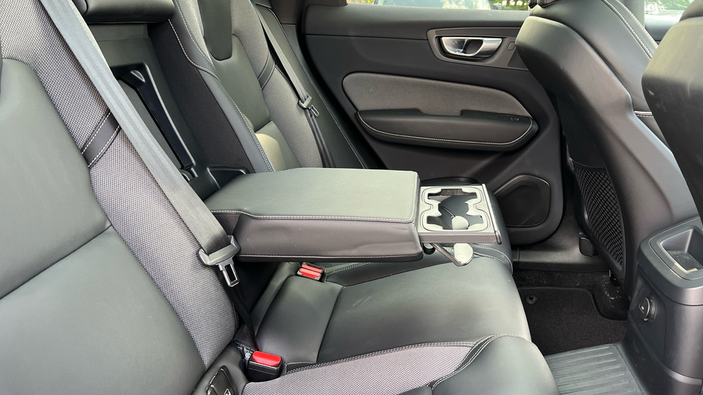Volvo XC60 Plus Blue #40