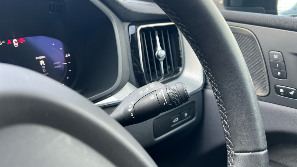 Volvo XC60 Plus Blue #30