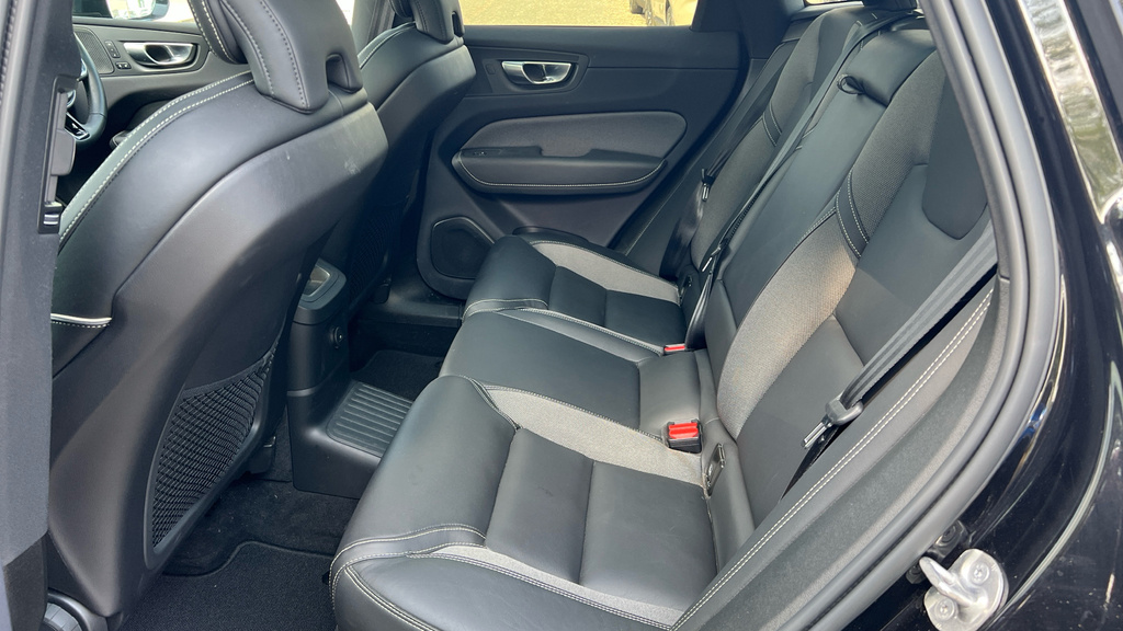 Volvo XC60 Plus Blue #17