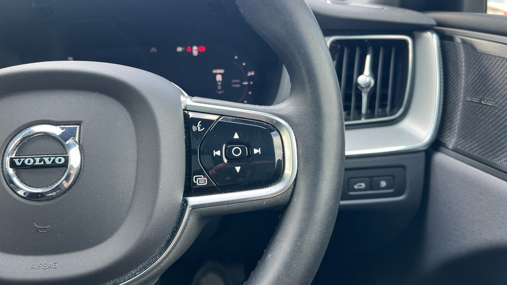 Volvo XC60 Plus Blue #29