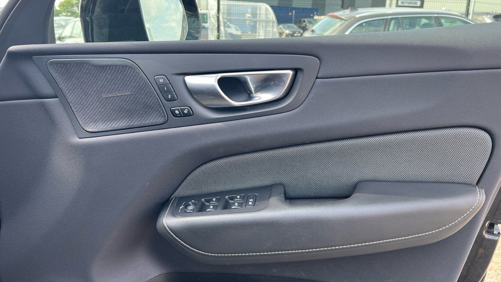 Volvo XC60 Plus Blue #36