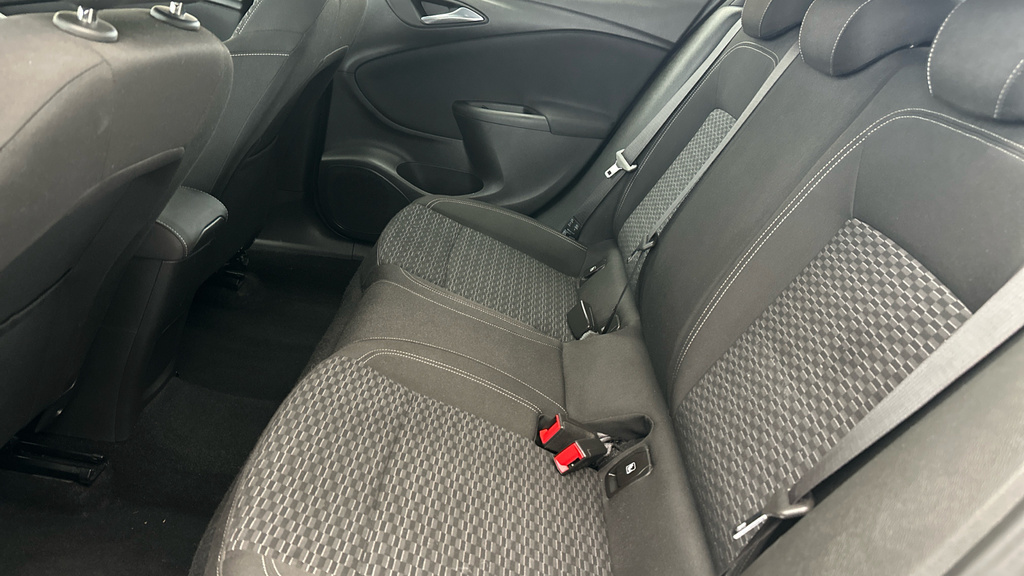 Vauxhall Astra Hatchback Red #18