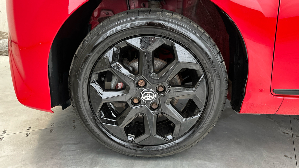 Toyota Aygo X X-play Silver #21