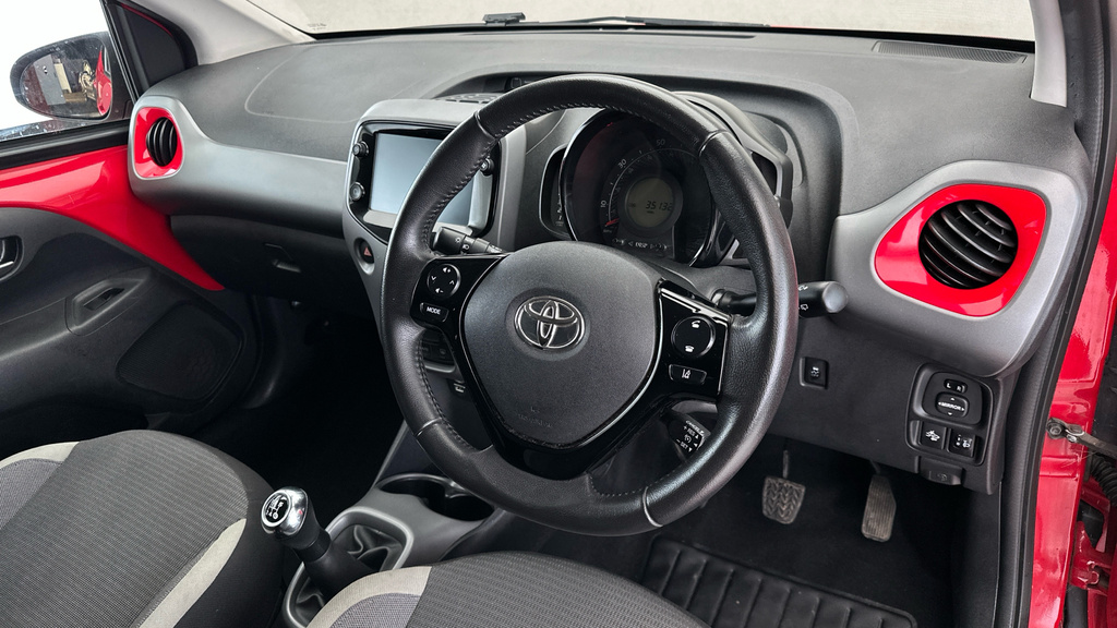 Toyota Aygo X X-play Silver #9