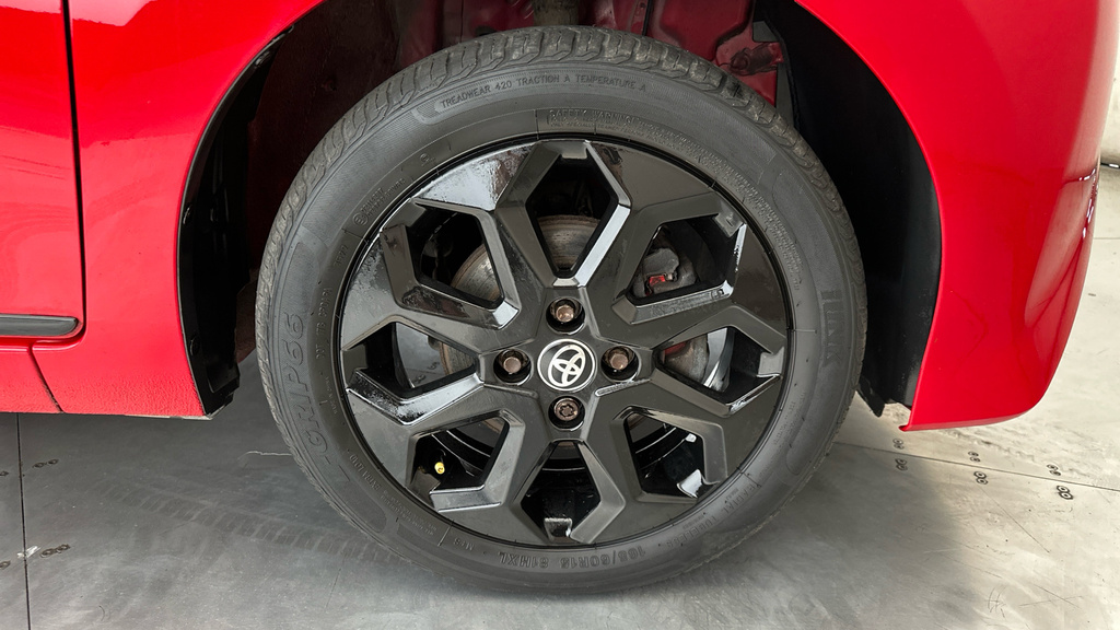 Toyota Aygo X X-play Silver #24