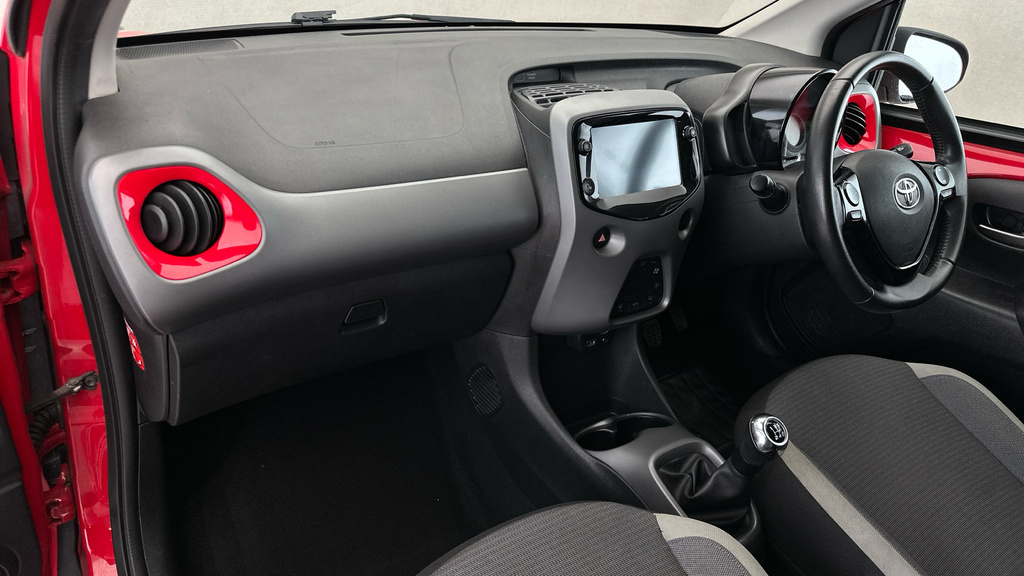 Toyota Aygo X X-play Silver #10