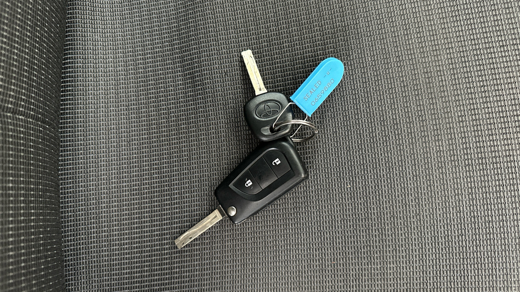 Toyota Aygo X X-play Silver #26