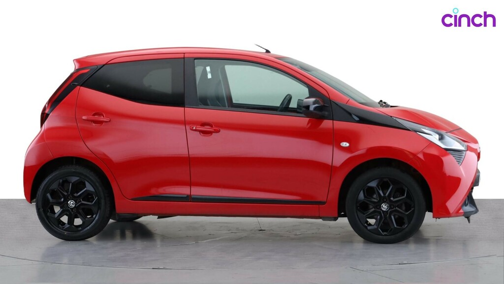 Toyota Aygo X X-play Silver #2