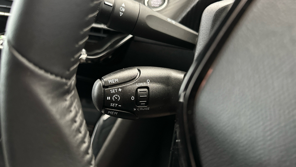 Peugeot e-208 Allure Grey #13