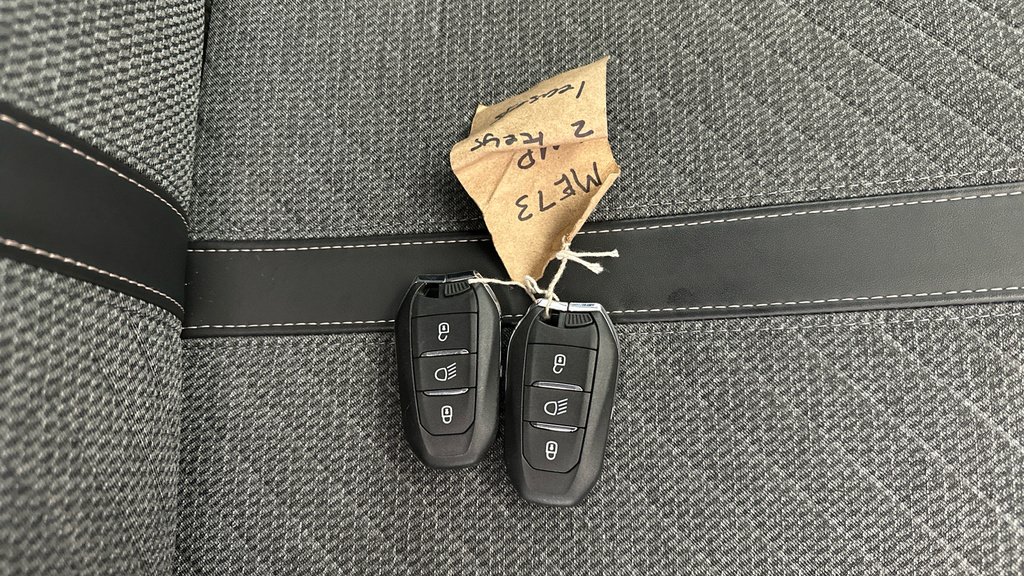 Peugeot e-208 Allure Grey #27