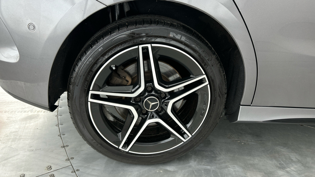 Mercedes-Benz B Class B 200 Amg Line Executive White #28