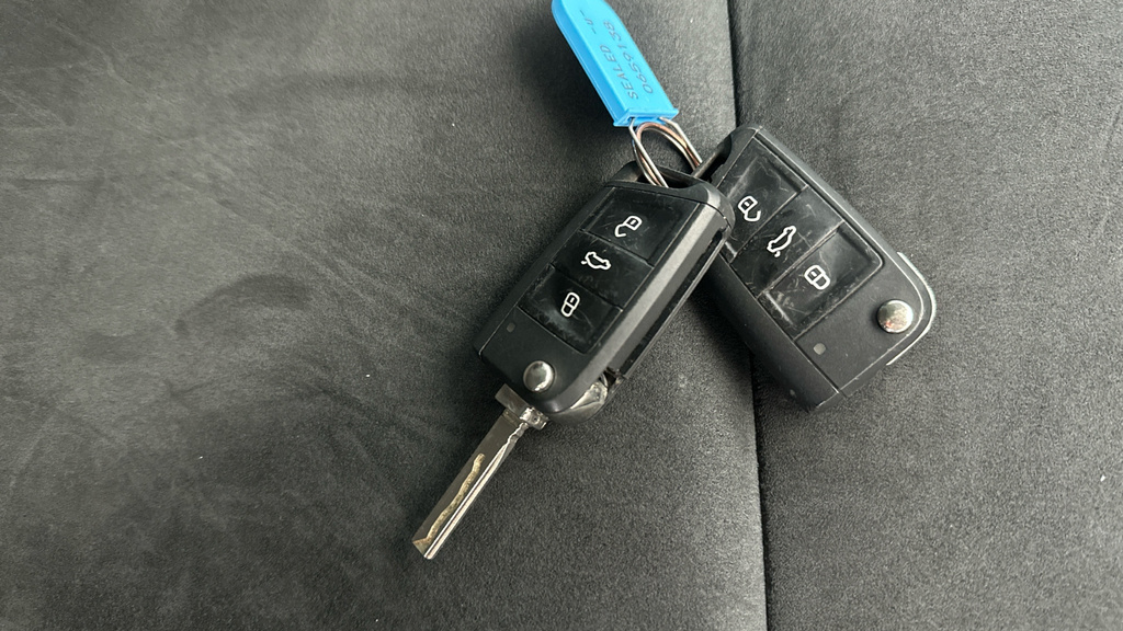 Skoda Karoq Edition Grey #29