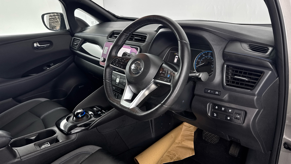 Nissan Leaf 40Kwh Tekna Hatchback Black #9