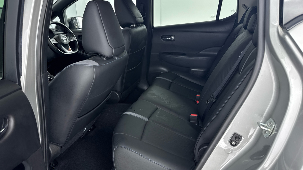 Nissan Leaf 40Kwh Tekna Hatchback Black #14