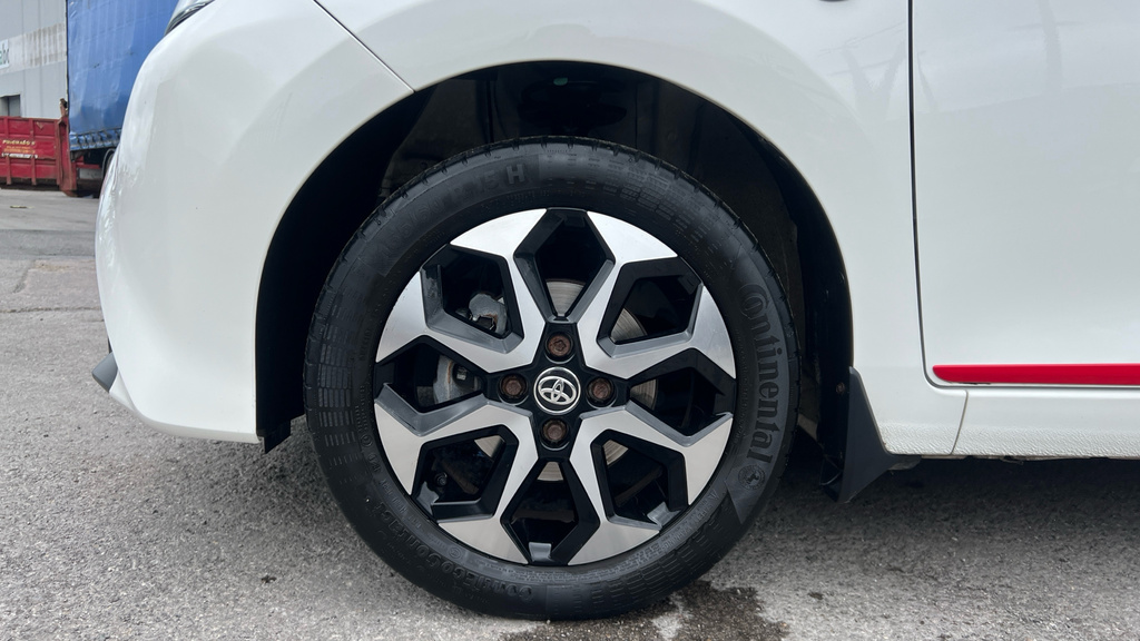 Toyota Aygo X X-trend White #28