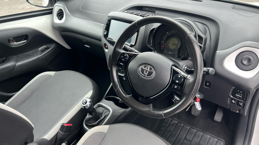Toyota Aygo X X-trend White #13