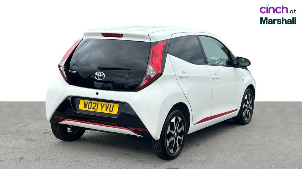 Toyota Aygo X X-trend White #3