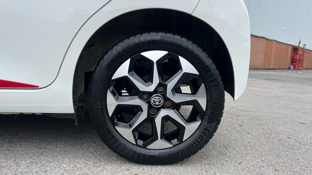 Toyota Aygo X X-trend White #29