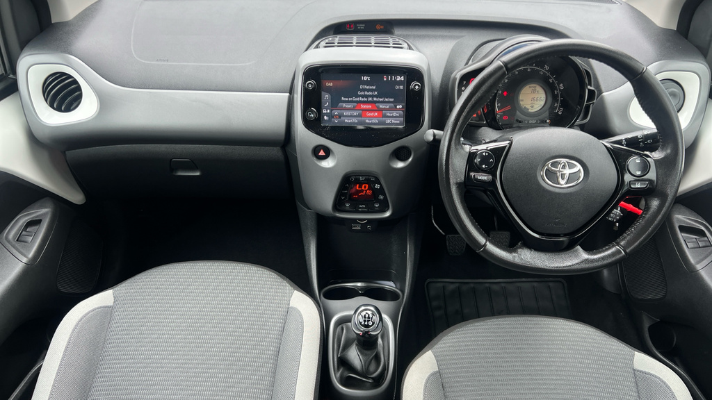 Toyota Aygo X X-trend White #15