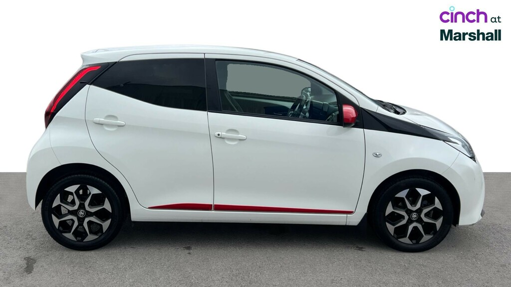 Toyota Aygo X X-trend White #2