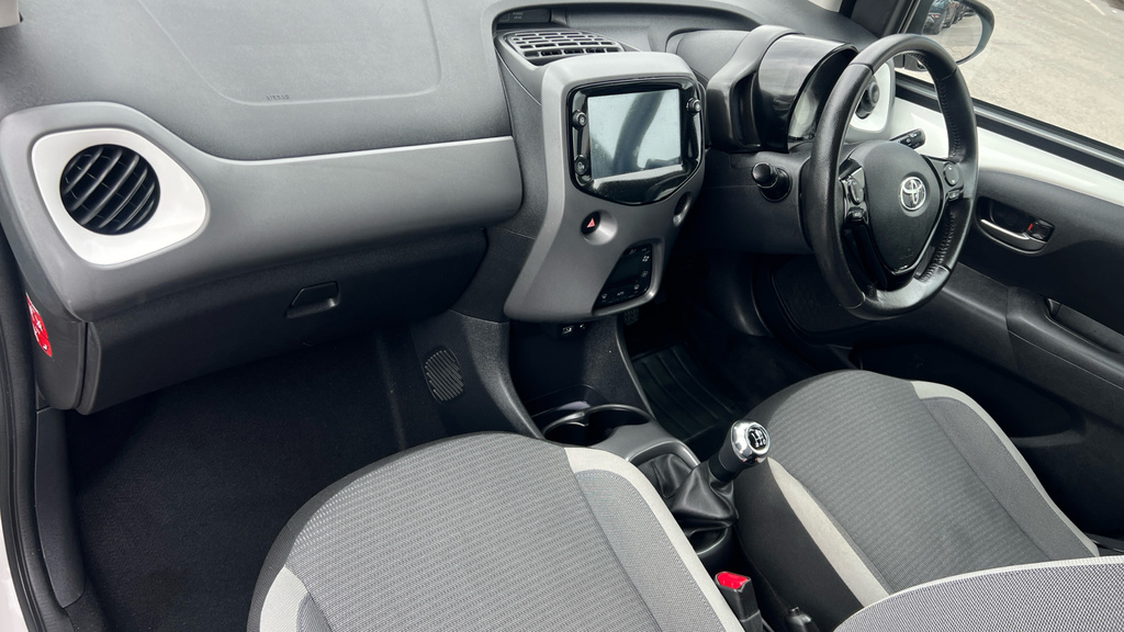 Toyota Aygo X X-trend White #14