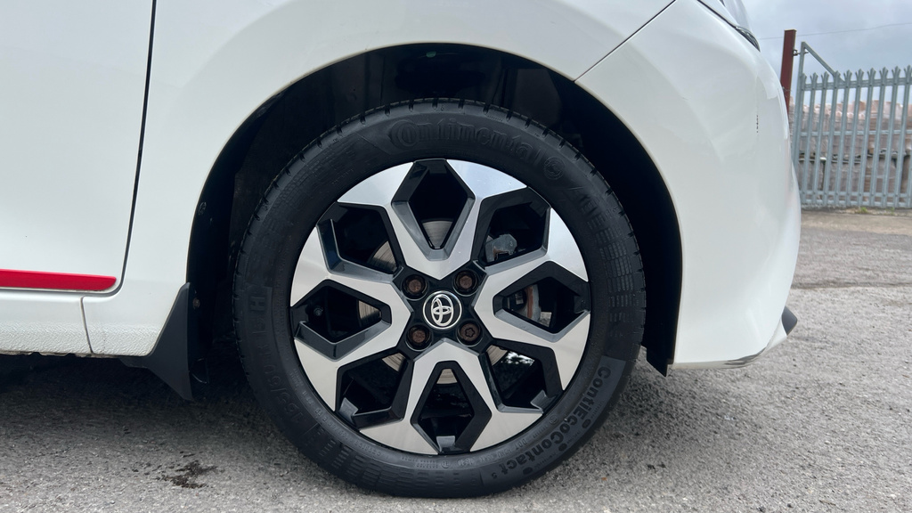 Toyota Aygo X X-trend White #31