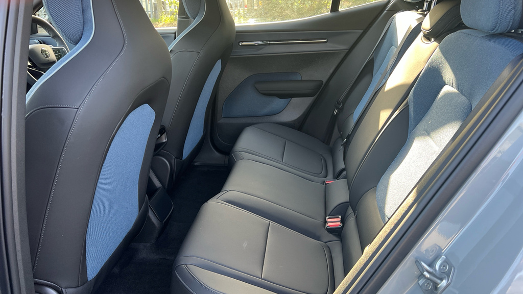 Volvo EX30 Ultra, Single Motor Extended Range, Blue #17