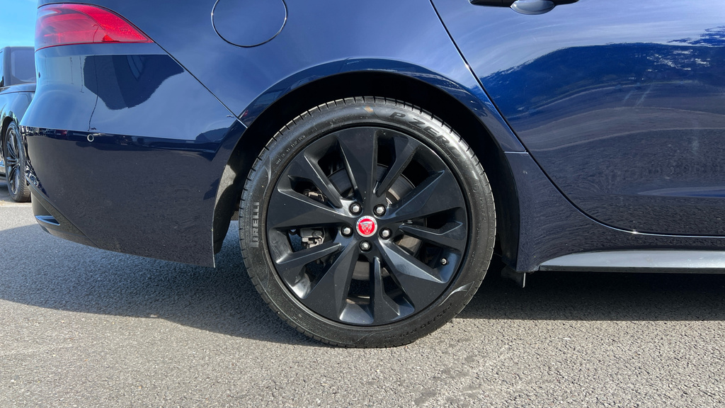 Jaguar XF 2.0 D200 R-dynamic S Awd Black #18