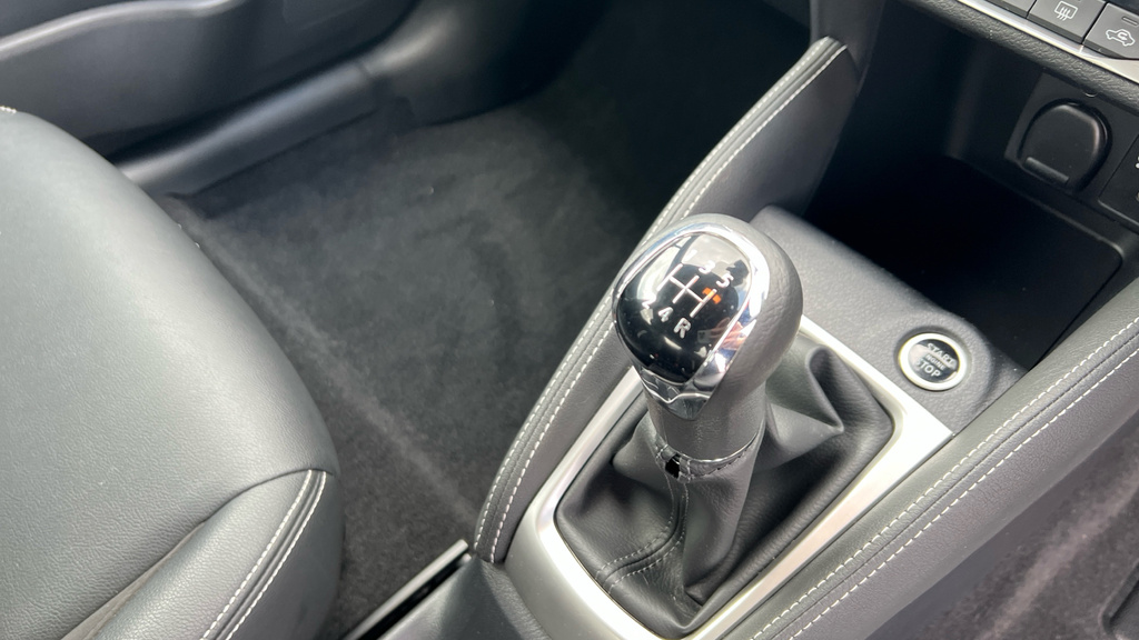 Nissan Micra Tekna Ig-t Silver #32