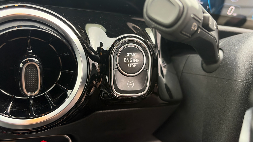 Mercedes-Benz GLA Class Gla 180 Amg Line Premium Black #15