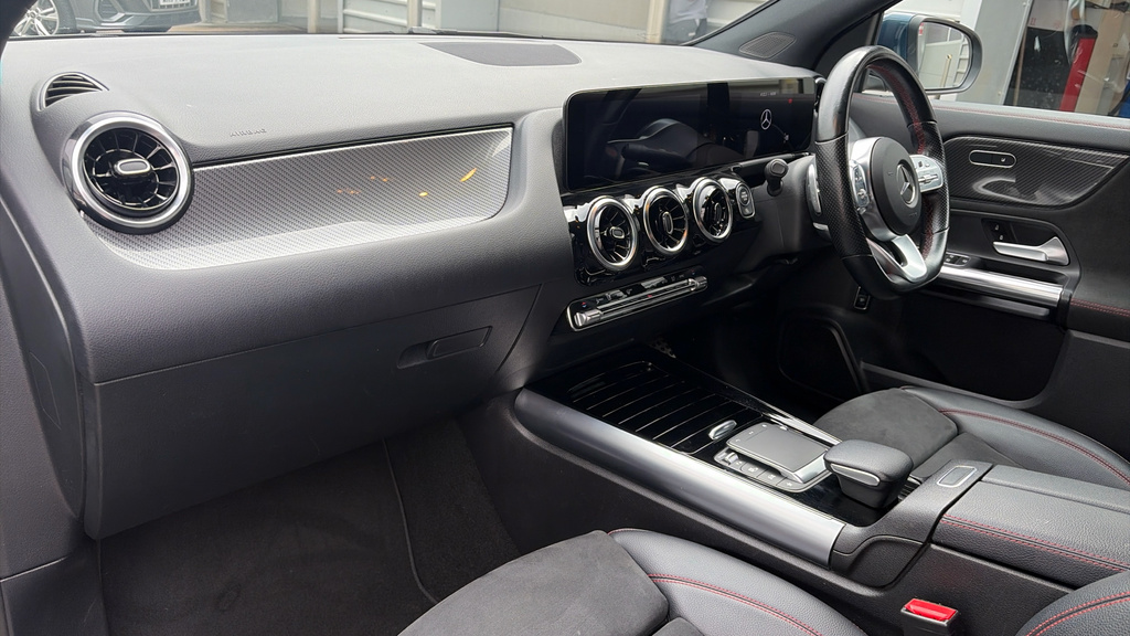 Mercedes-Benz GLA Class Gla 180 Amg Line Premium Black #10