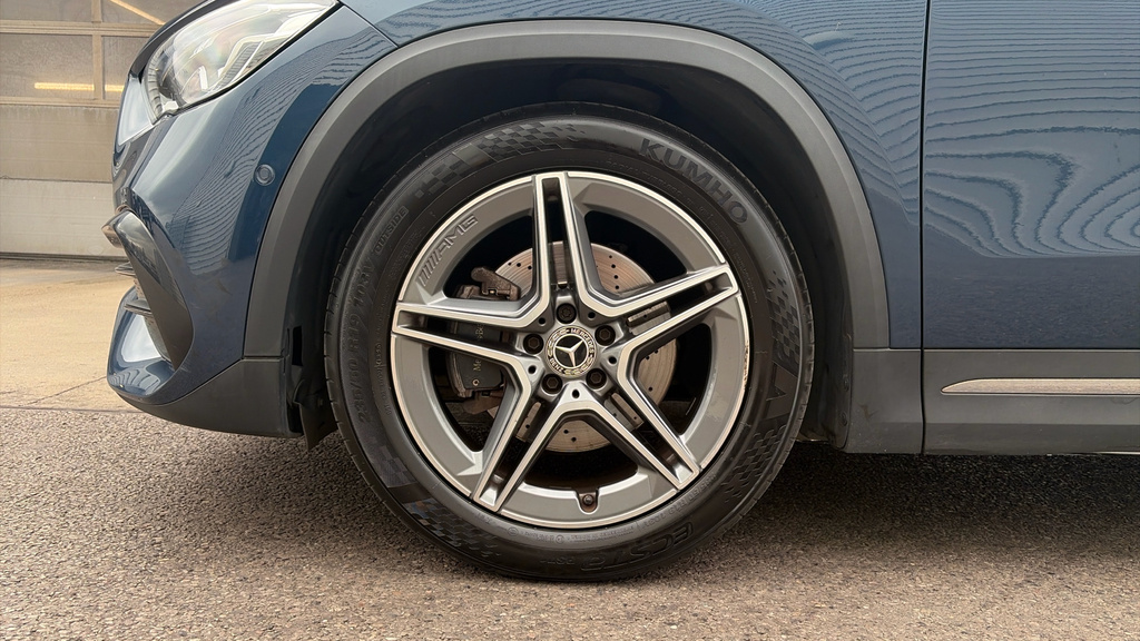 Mercedes-Benz GLA Class Gla 180 Amg Line Premium Black #21