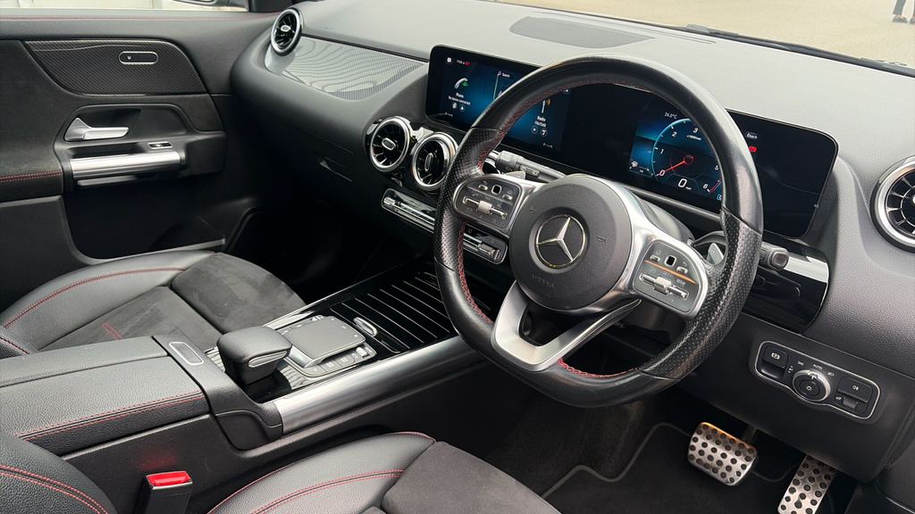 Mercedes-Benz GLA Class Gla 180 Amg Line Premium Black #9