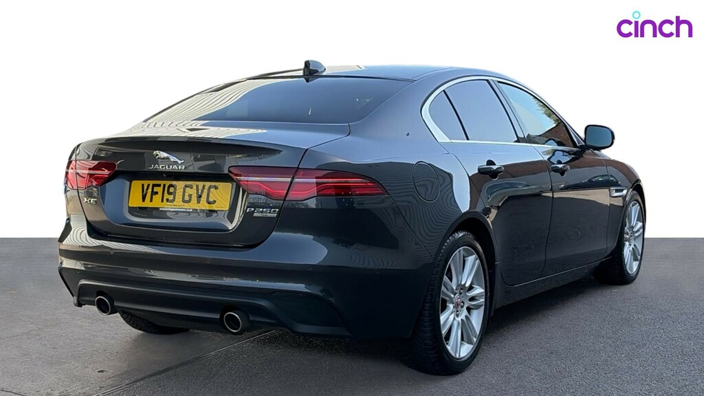 Jaguar XE 2.0 R-sport 198 Bhp Red #4