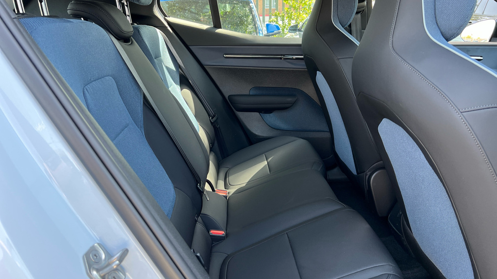 Volvo EX30 Ultra, Twin Motor Performance Panoramic Sunroof Grey #25
