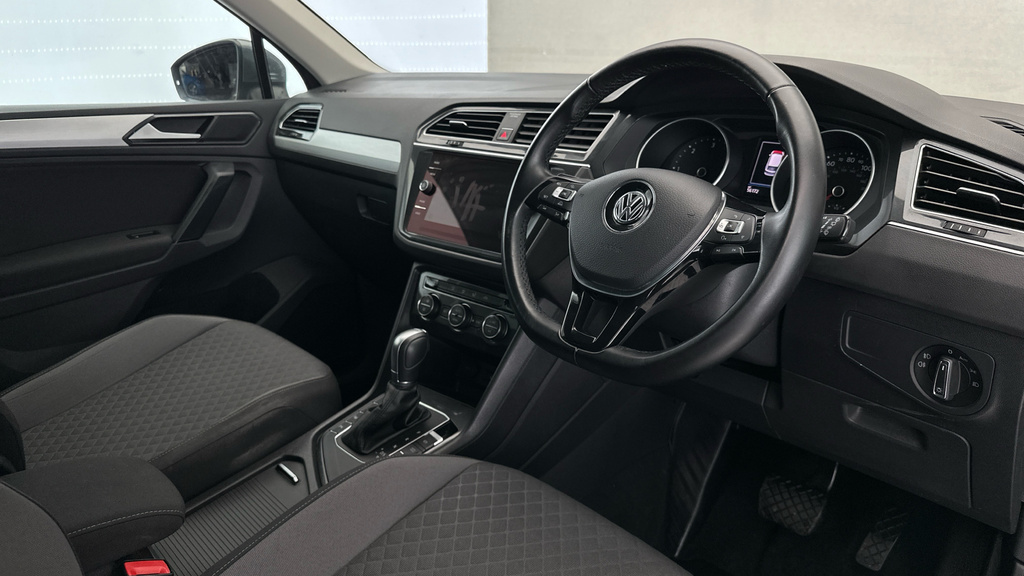 Volkswagen Tiguan Se  #11