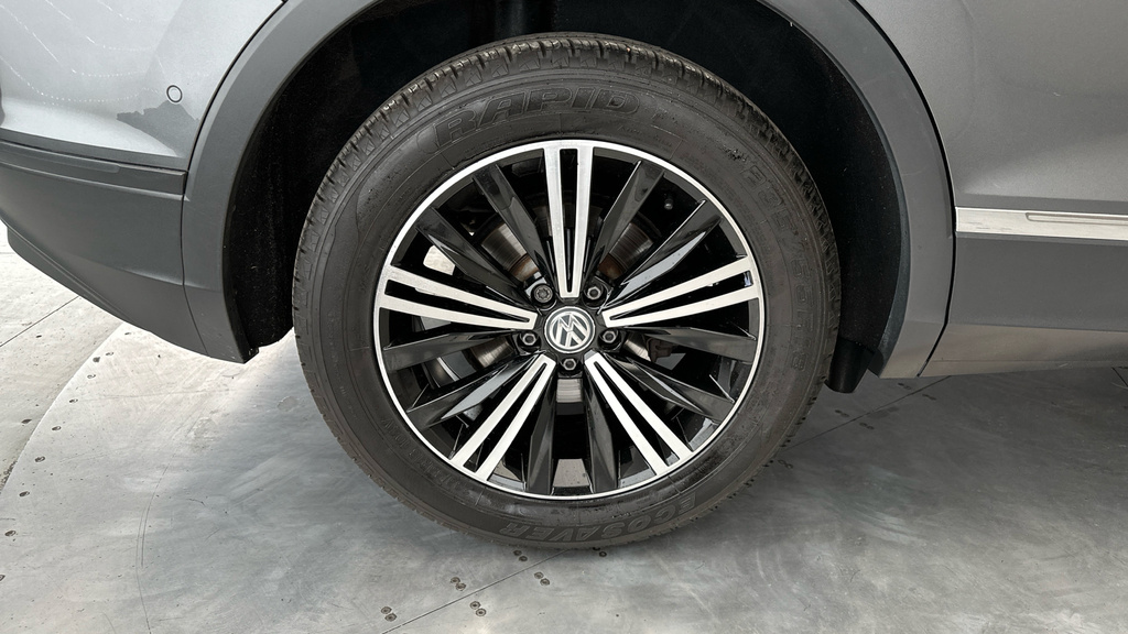 Volkswagen Tiguan Se  #27