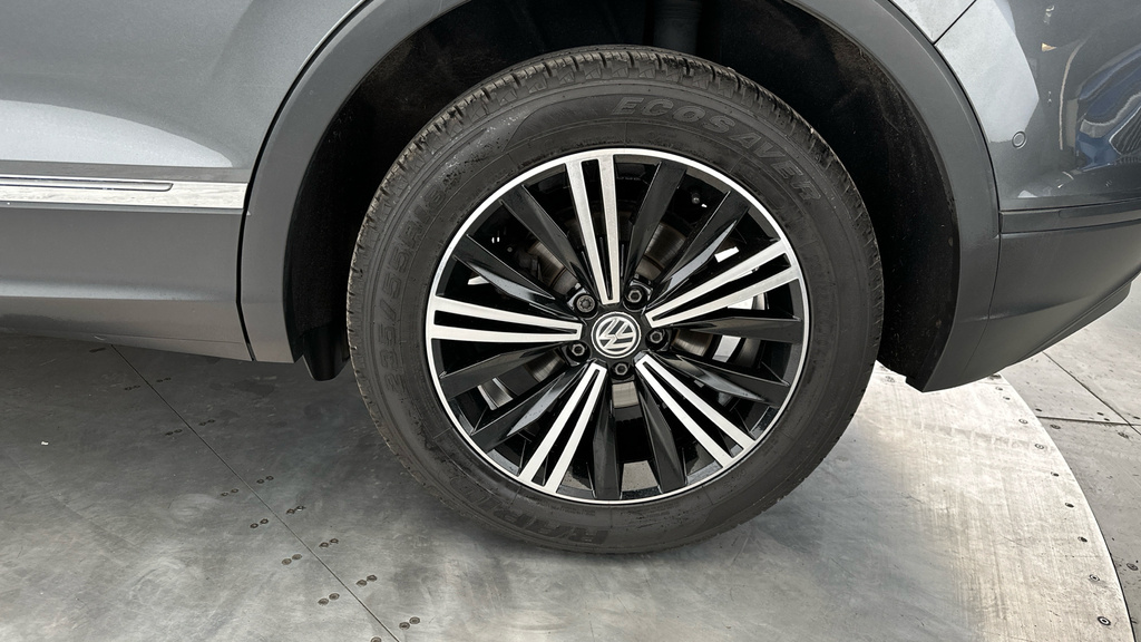 Volkswagen Tiguan Se  #26