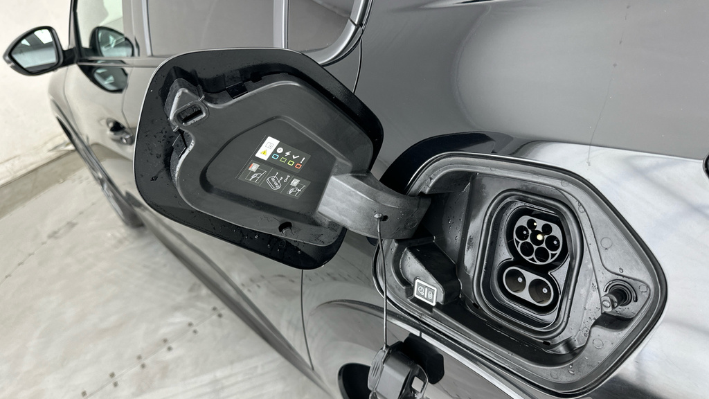 Peugeot e-208 50Kwh Allure Premium  #28