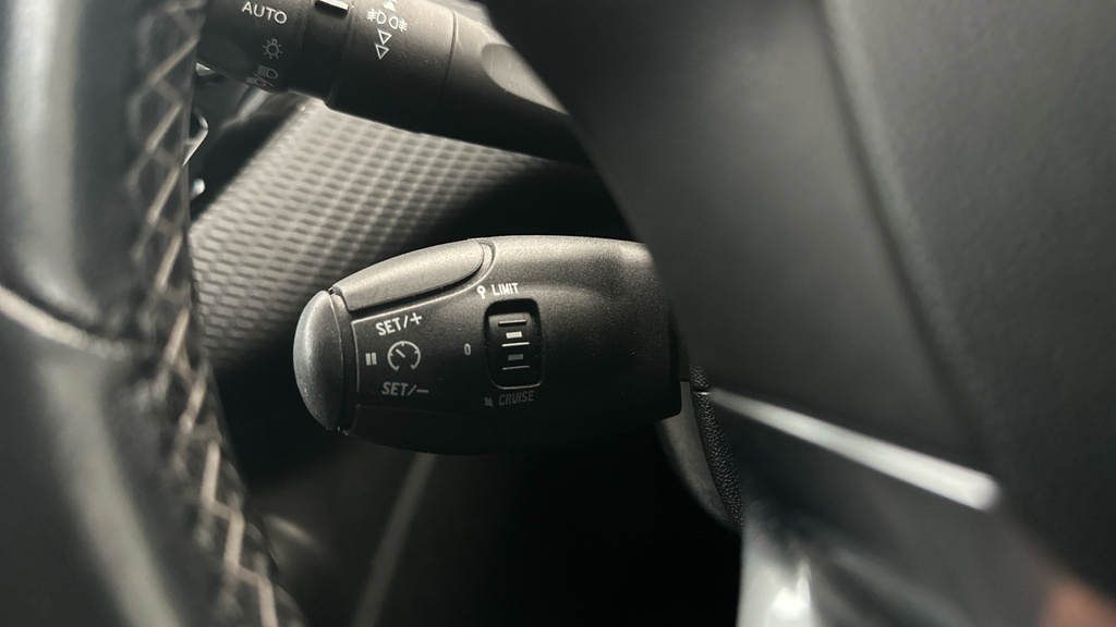Peugeot 208 Puretech Black Edition White #15