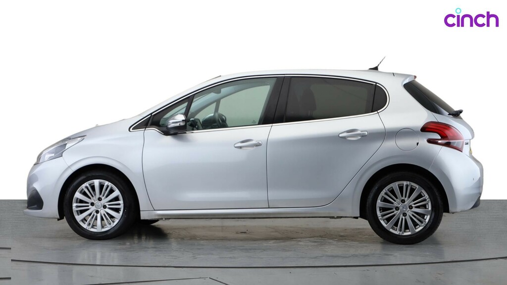 Peugeot 208 Puretech Black Edition White #7