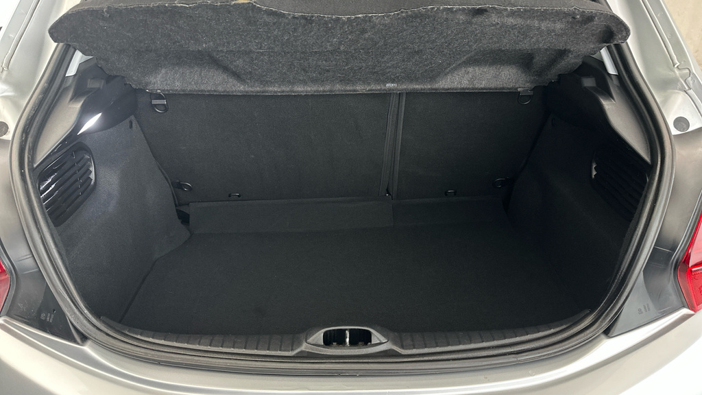 Peugeot 208 Puretech Black Edition White #18