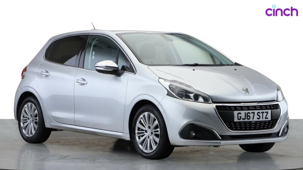 Peugeot 208 Puretech Black Edition White #1
