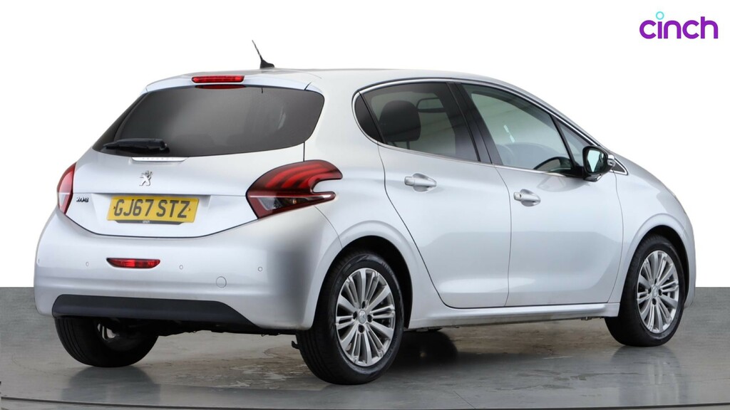 Peugeot 208 Puretech Black Edition White #4