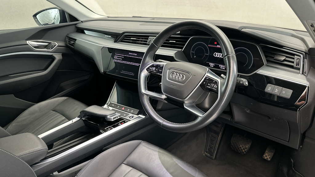 Audi Q8 e tron 250Kw 50 Quattro 95Kwh Black Edition Black #13
