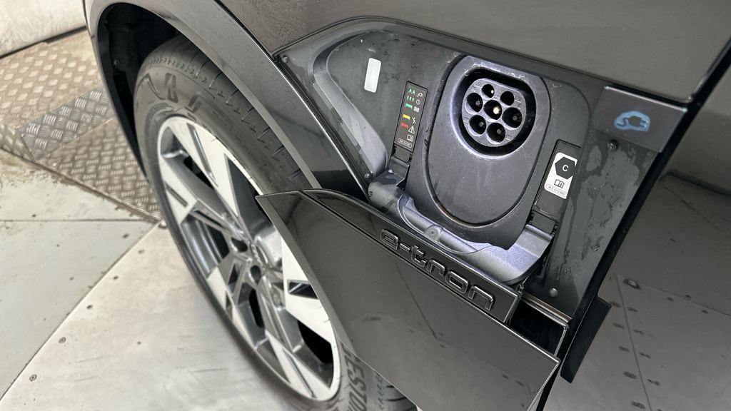 Audi Q8 e tron 250Kw 50 Quattro 95Kwh Black Edition Black #8