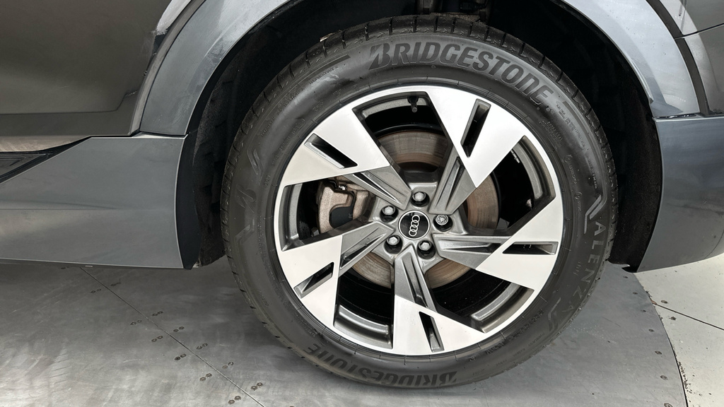 Audi Q8 e tron 250Kw 50 Quattro 95Kwh Black Edition Black #27