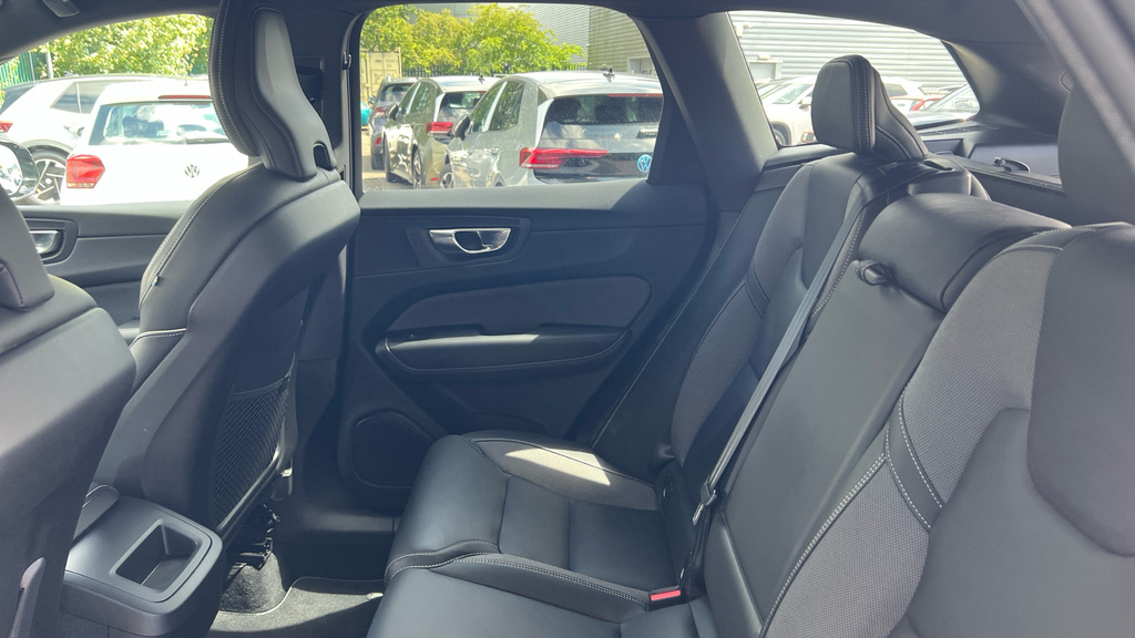 Volvo XC60 Xc60 Momentum B5 Mhev Black #40