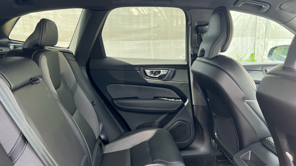 Volvo XC60 Xc60 Momentum B5 Mhev Black #25