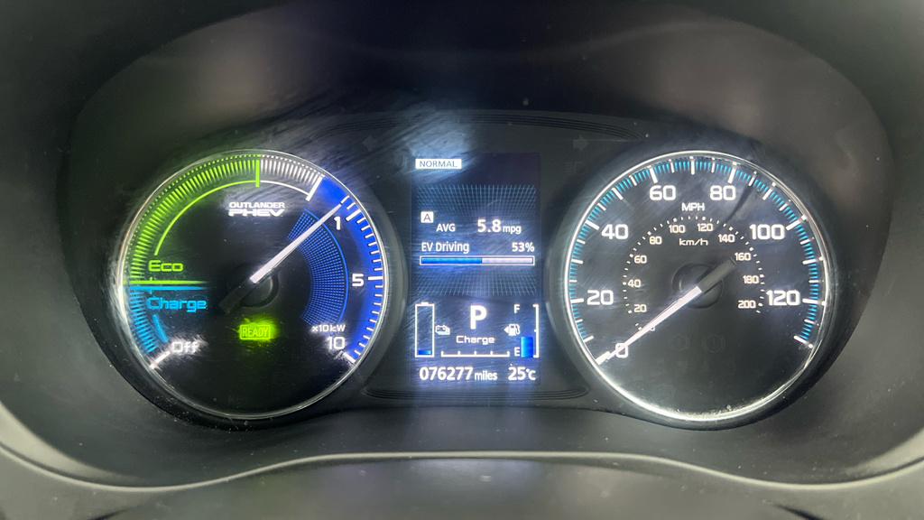 Mitsubishi Outlander 2.0 Design Cvt White #24